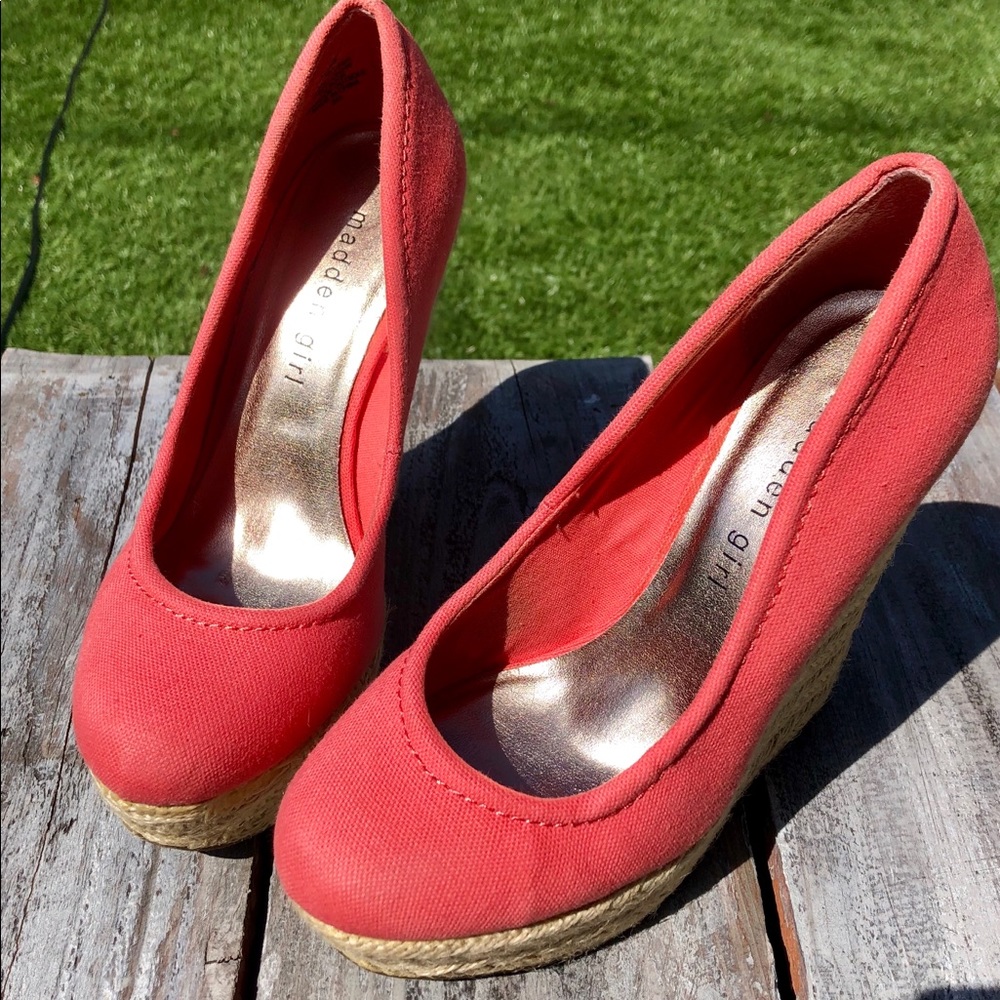 Madden Girl Coral platforms size 6 barely worn!!!